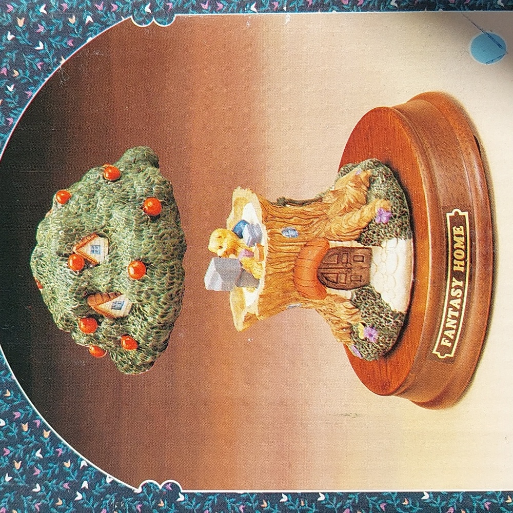 FANTASY HOME tree house with teddy bear NIB
